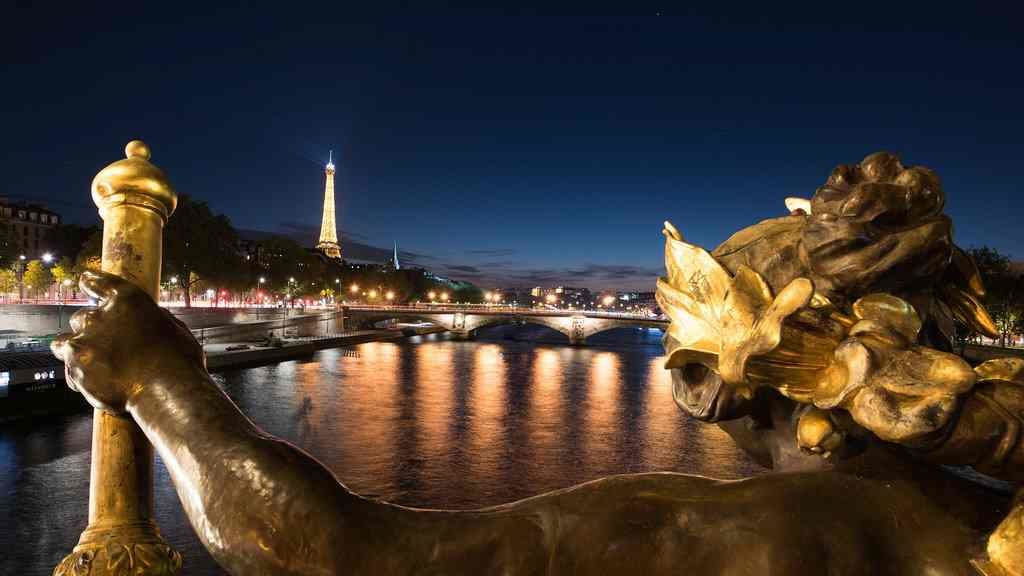 دليل السهر الليلي في باريس بأسلوب راقٍ مع OuiStars