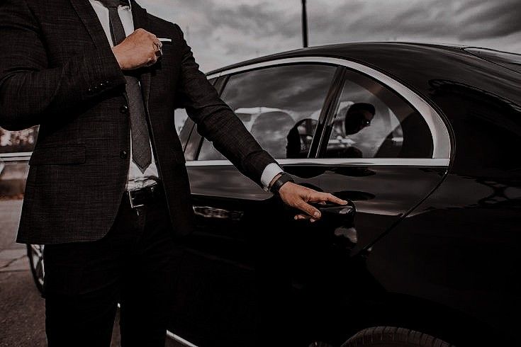  Luxury Chauffeur Services in Paris for Conferences & Events